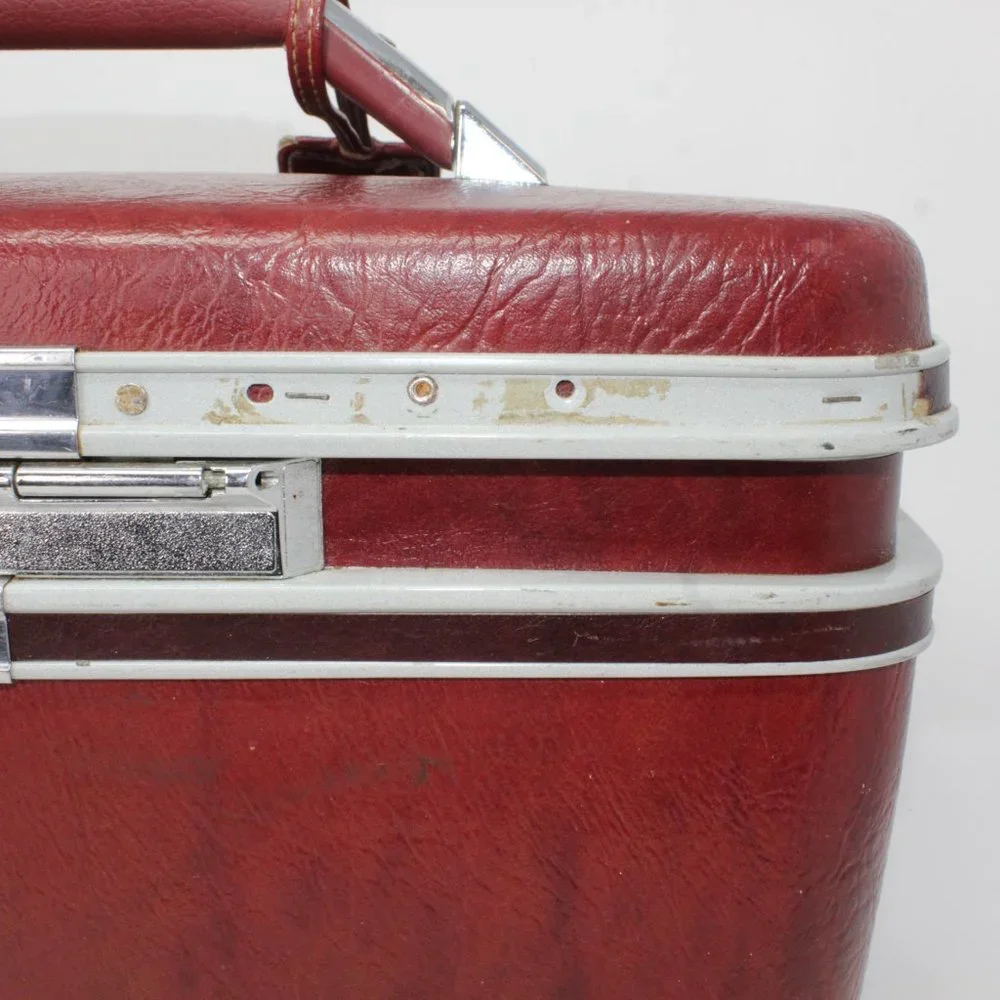 Vintage Samsonite Silhouette II Burgundy Red Train Clam Case No keys